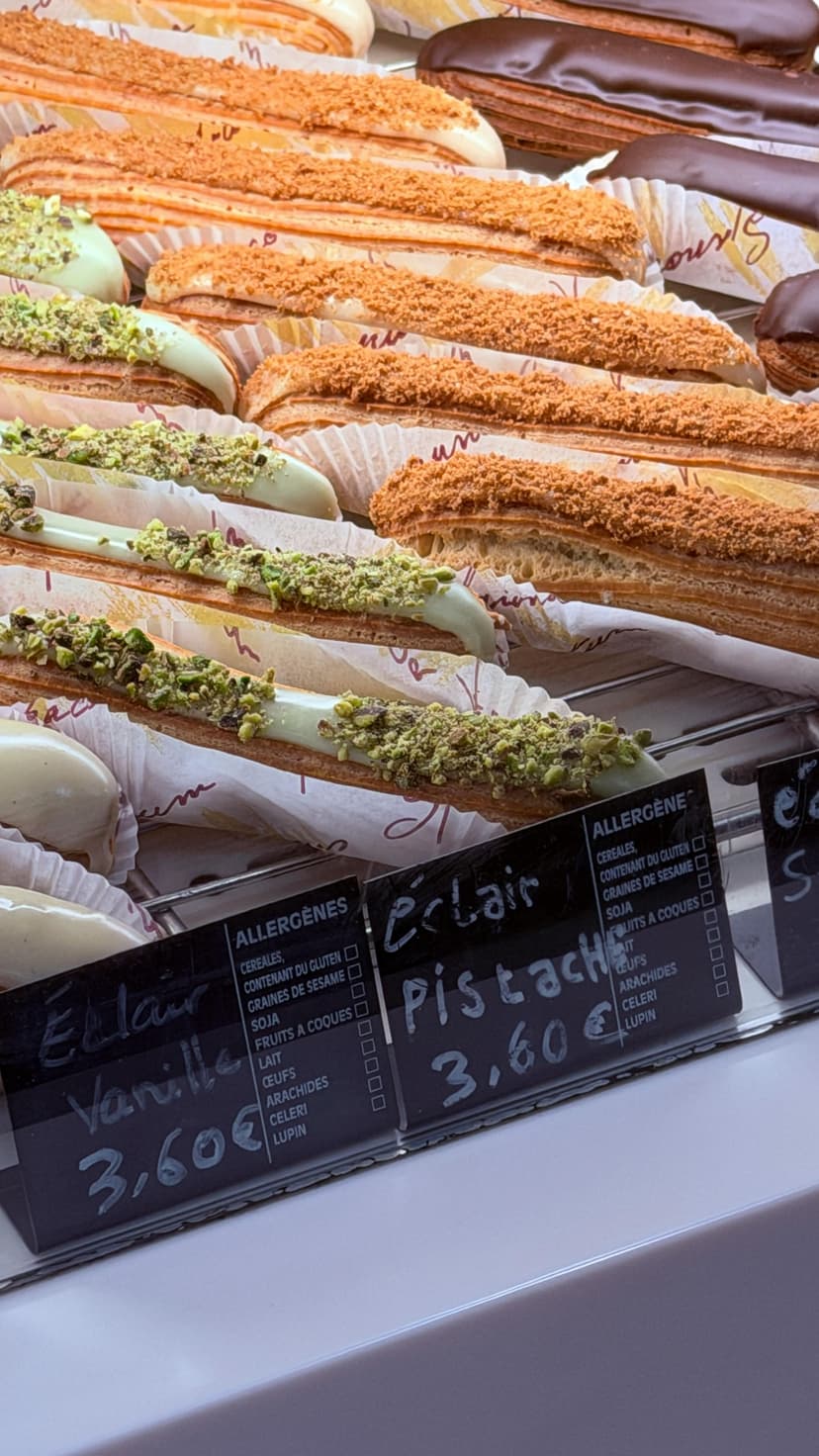 Eclairs en macarons uit de patisserie van Desmet